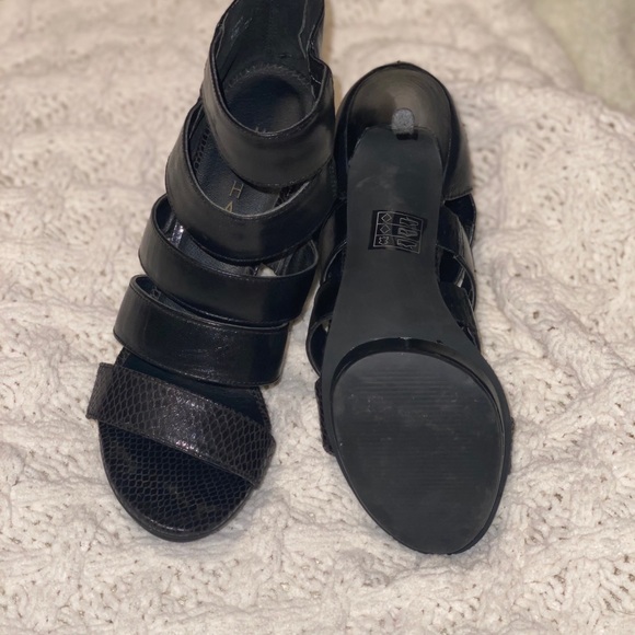 Heels - Picture 2 of 2